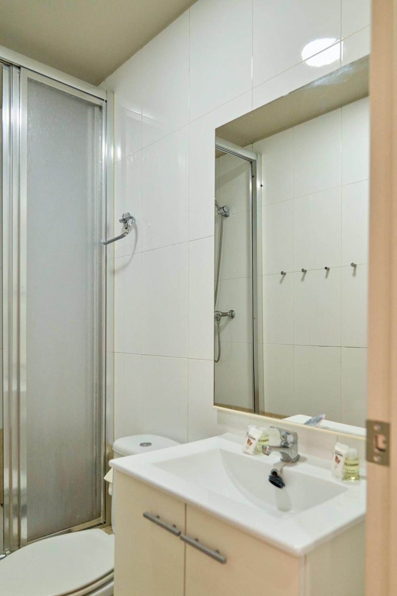 Stay U-Nique Apartments Torre Damians Barcellona Esterno foto