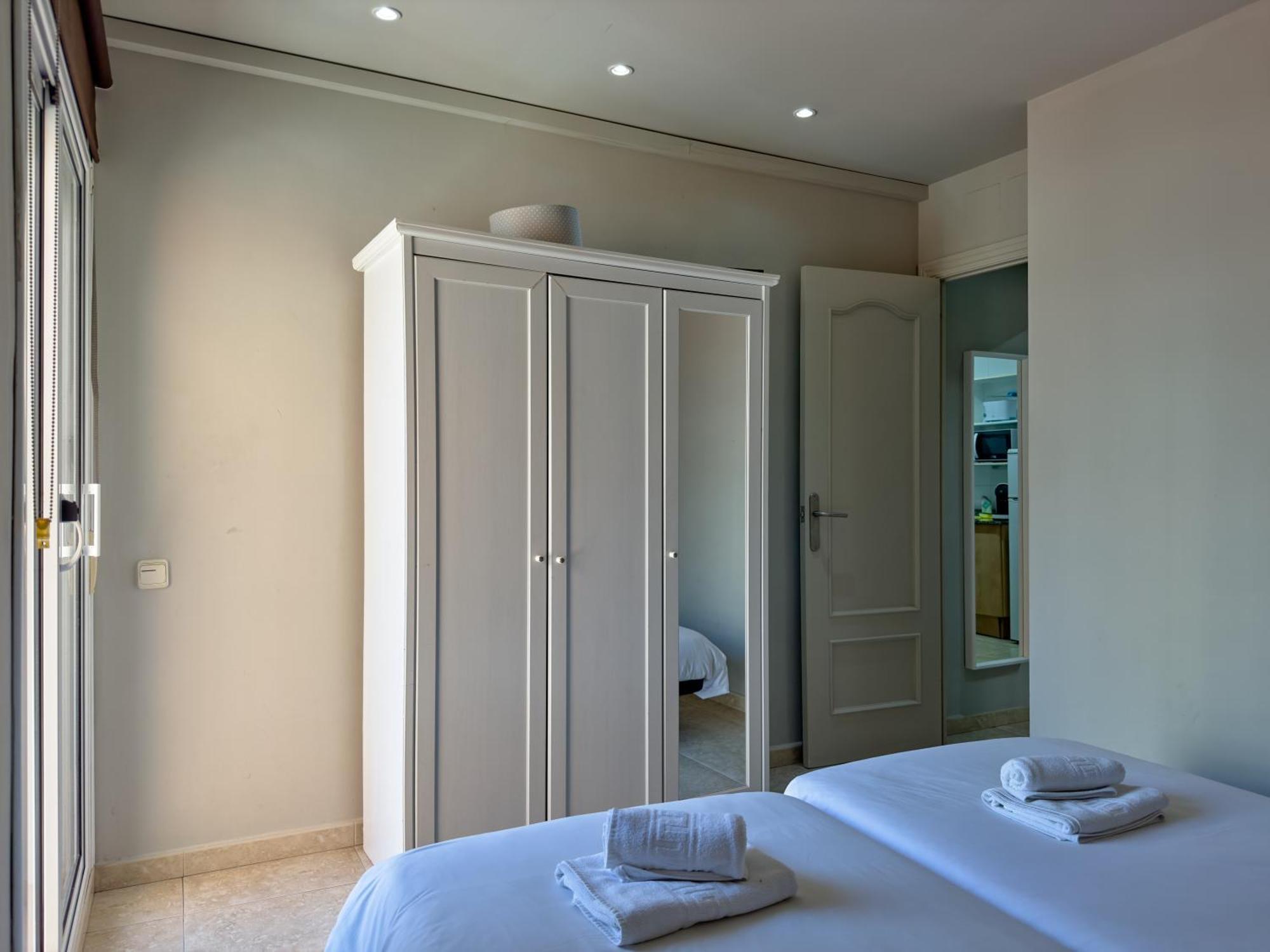 Stay U-Nique Apartments Torre Damians Barcellona Esterno foto