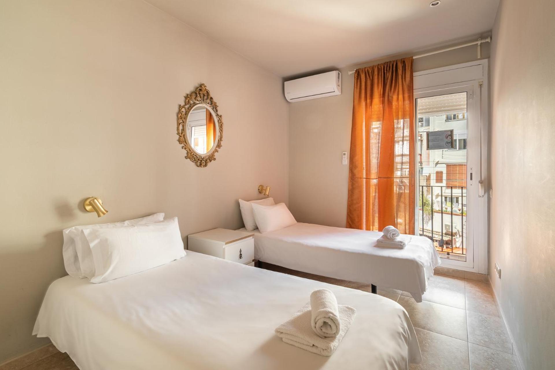 Stay U-Nique Apartments Torre Damians Barcellona Esterno foto
