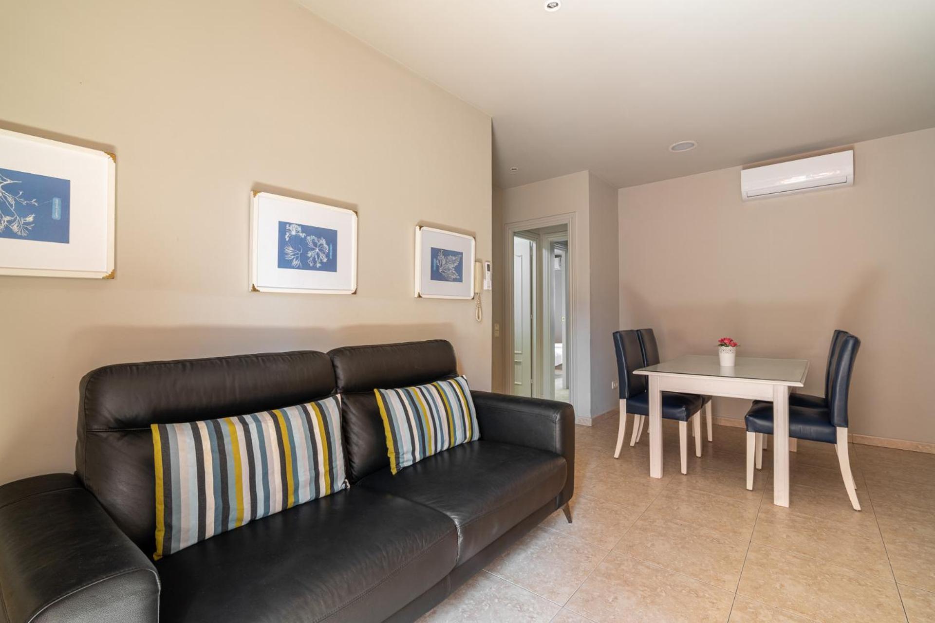 Stay U-Nique Apartments Torre Damians Barcellona Esterno foto